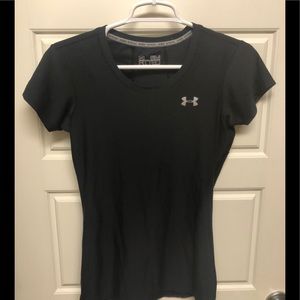 Women’s UA fitted shirt